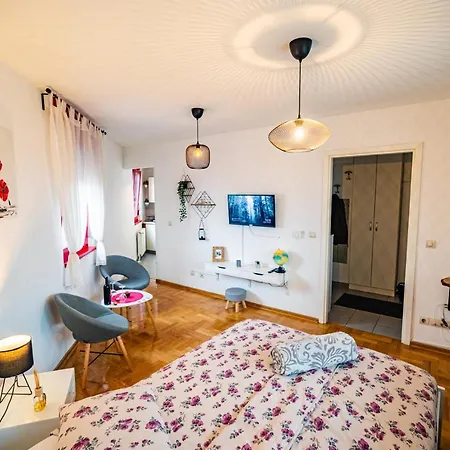 Apartment Flexible Selfcheckins 15 & 19 - - Garage - Loggia - New - Repinc *
