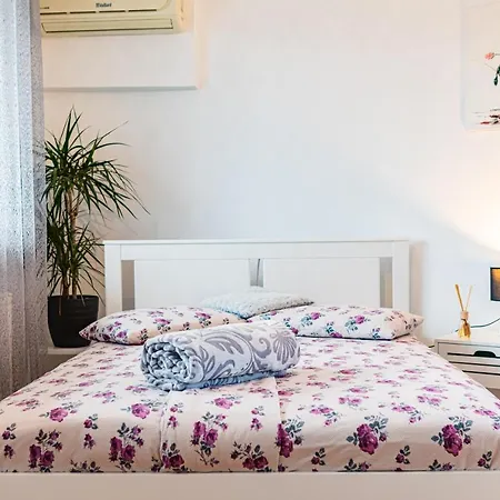 Flexible Selfcheckins 15 & 19 - - Garage - Loggia - New - Repinc Apartment Zagreb