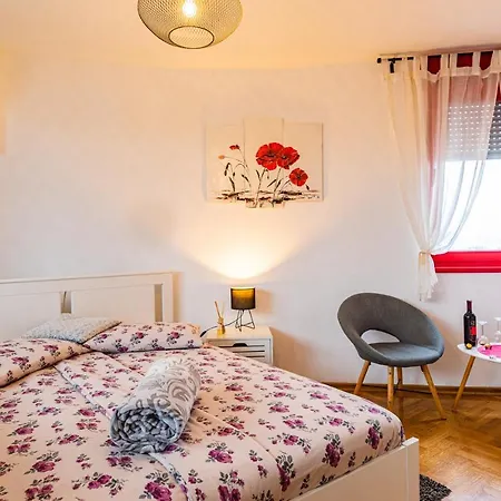 Flexible Selfcheckins 15 & 19 - - Garage - Loggia - New - Repinc * Zagreb