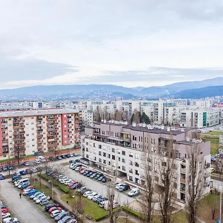 Flexible Selfcheckins 15 & 19 - - Garage - Loggia - New - Repinc Apartment *